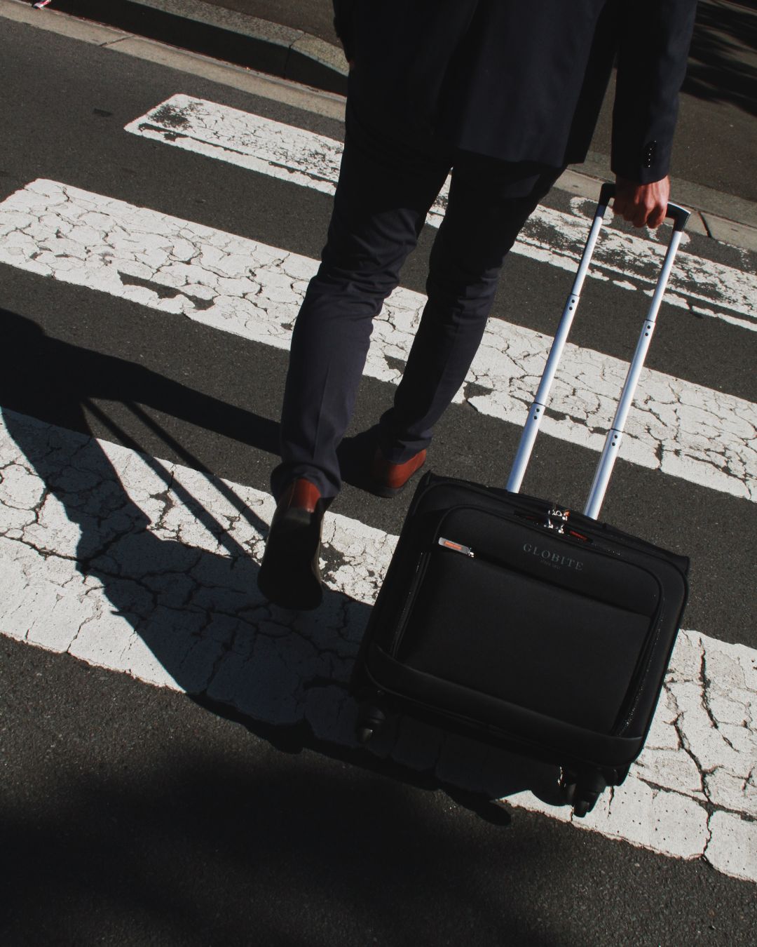 A bag that knows its way around your packed schedule. 