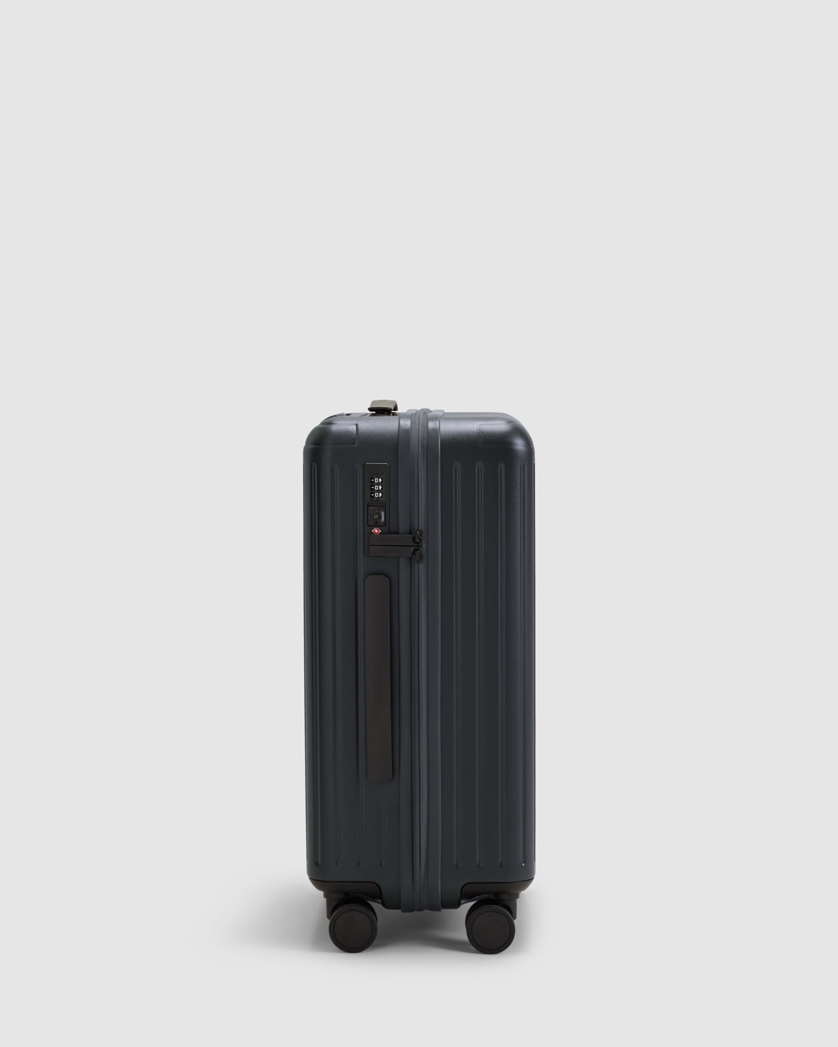 Carry On Suitcase - Caviar - Globite