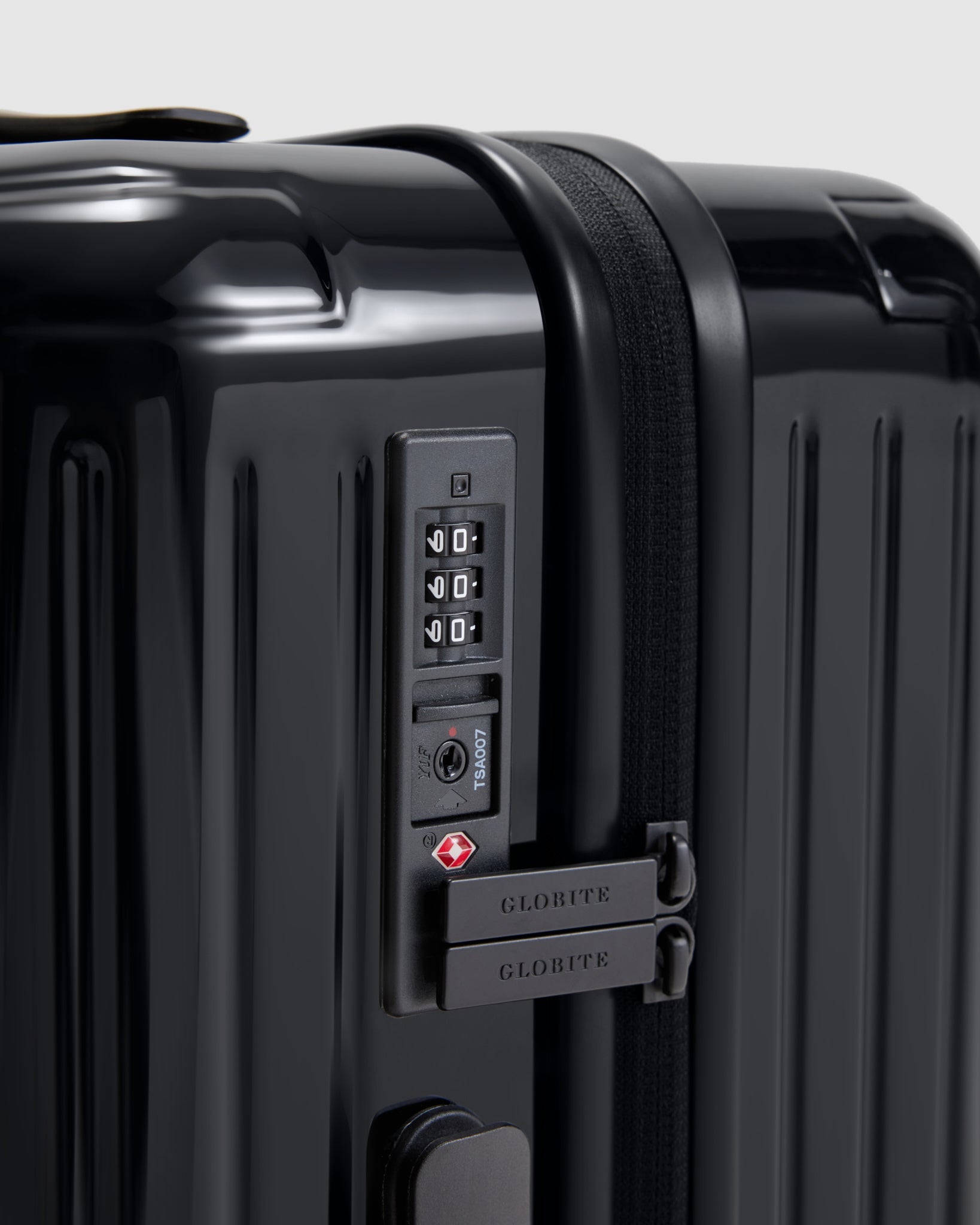 Carry On Suitcase - Onyx - Globite