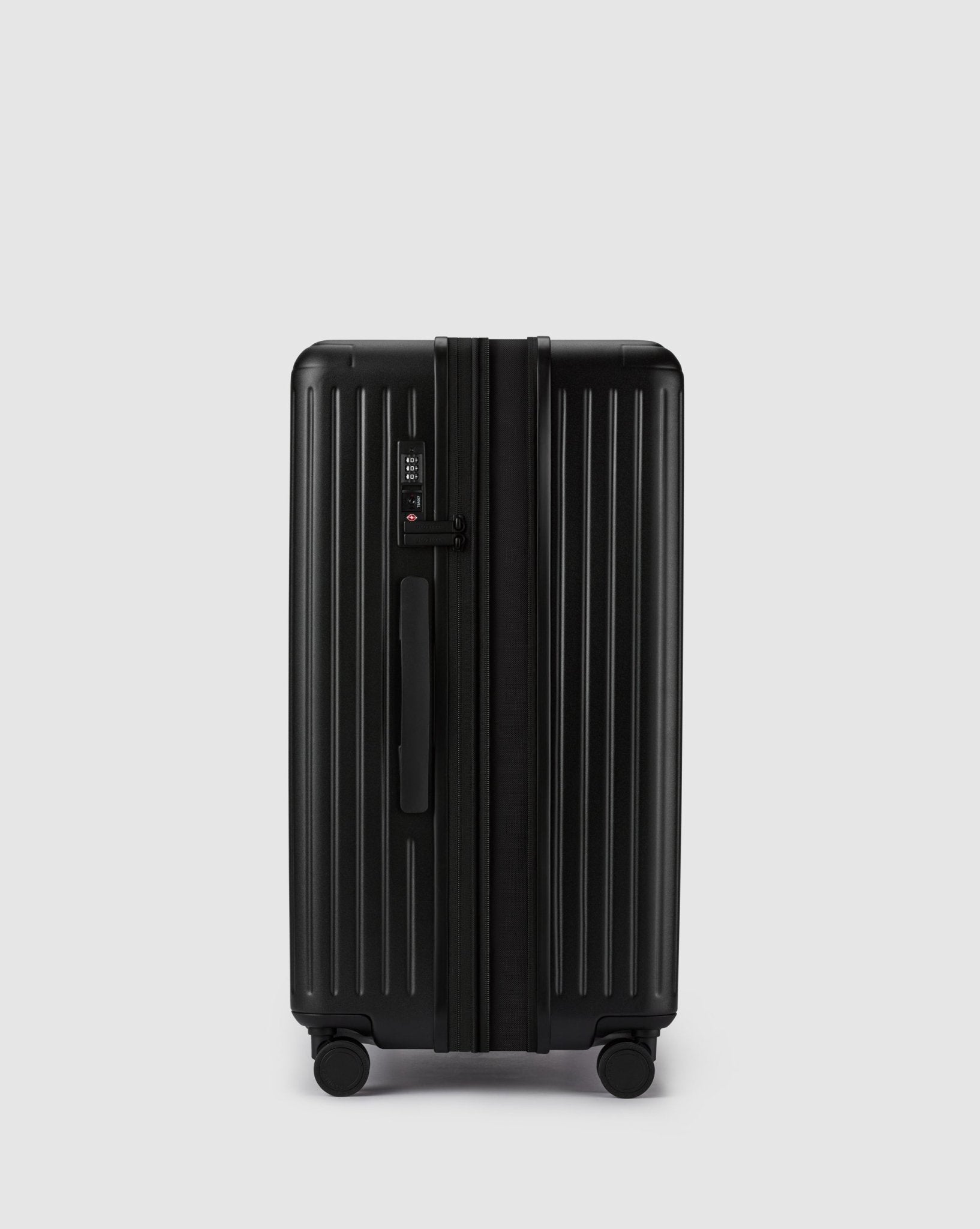 Expandable Medium Check In Suitcase - Caviar Black - Globite