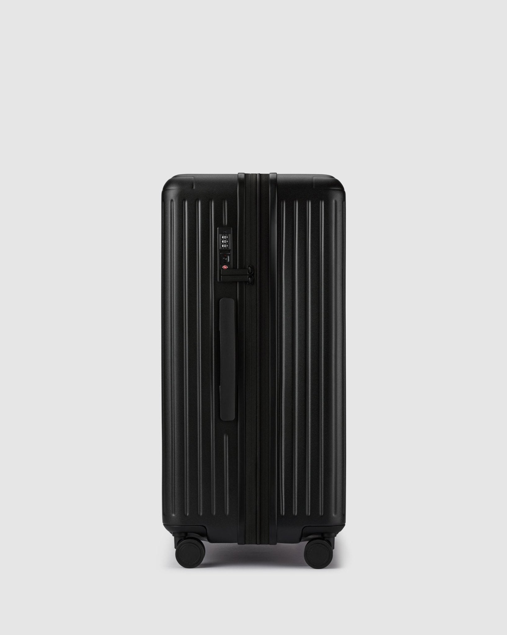 Expandable Medium Check In Suitcase - Caviar Black - Globite